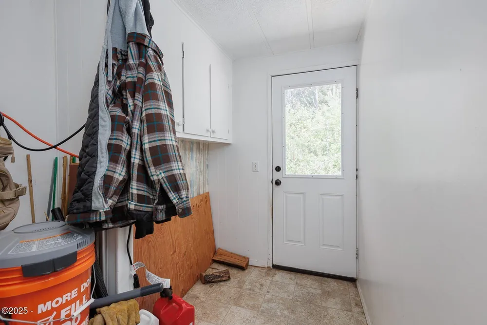1460 NW Powe Dr, Seal Rock, OR 97376
