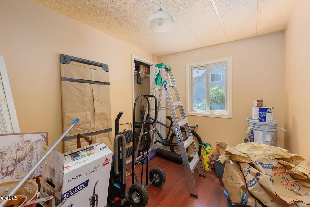 1460 NW Powe Dr, Seal Rock, OR 97376