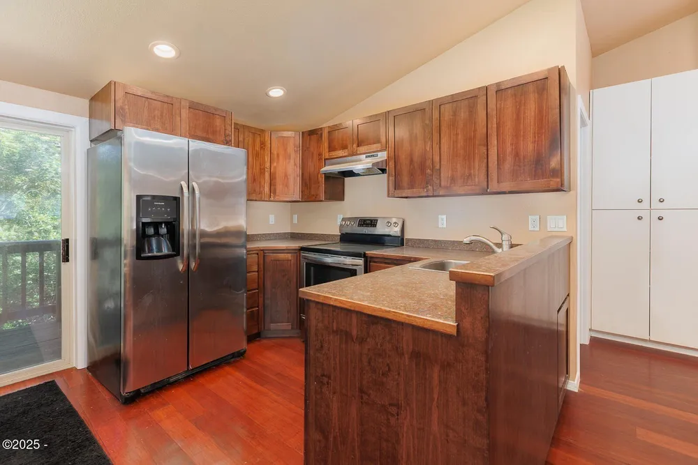 1460 NW Powe Dr, Seal Rock, OR 97376