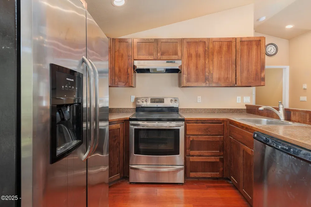 1460 NW Powe Dr, Seal Rock, OR 97376