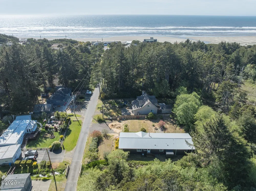 1460 NW Powe Dr, Seal Rock, OR 97376