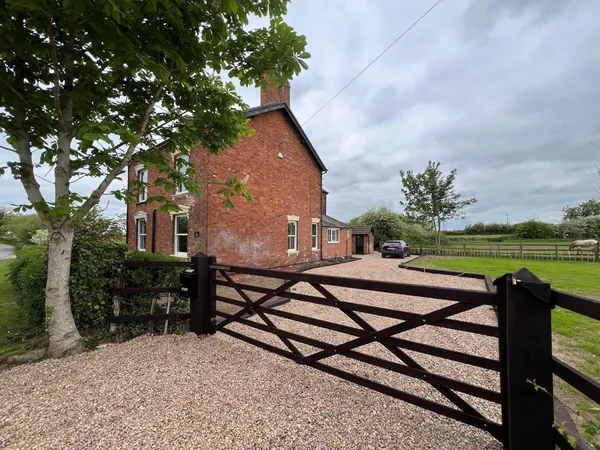 CREAM GORSE COTTAGES, GADDESBY LANE, KIRBY BELLARS