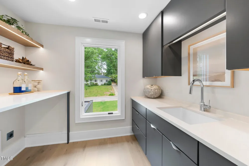 4123 Rockingham Dr, Raleigh, NC 27609