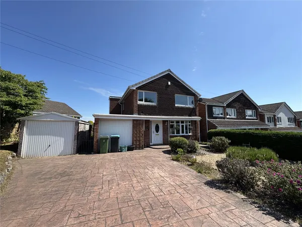 Huntsmans Corner, Wrexham, LL12