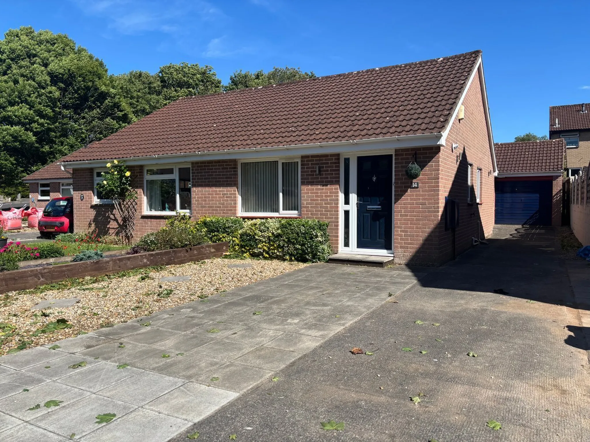 https://mr0.homeflow-assets.co.uk/files/photo/image/44858/3751/_x_/49704770.jpg