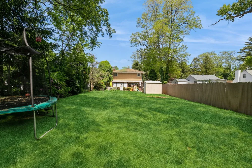 22 Landscape Dr, Wheatley Heights, NY 11798
