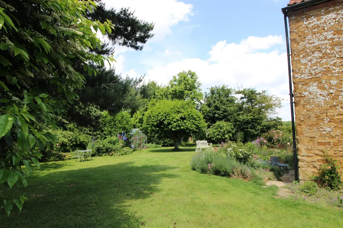 HALL FARM, GOADBY MARWOOD, LEICESTERSHIRE