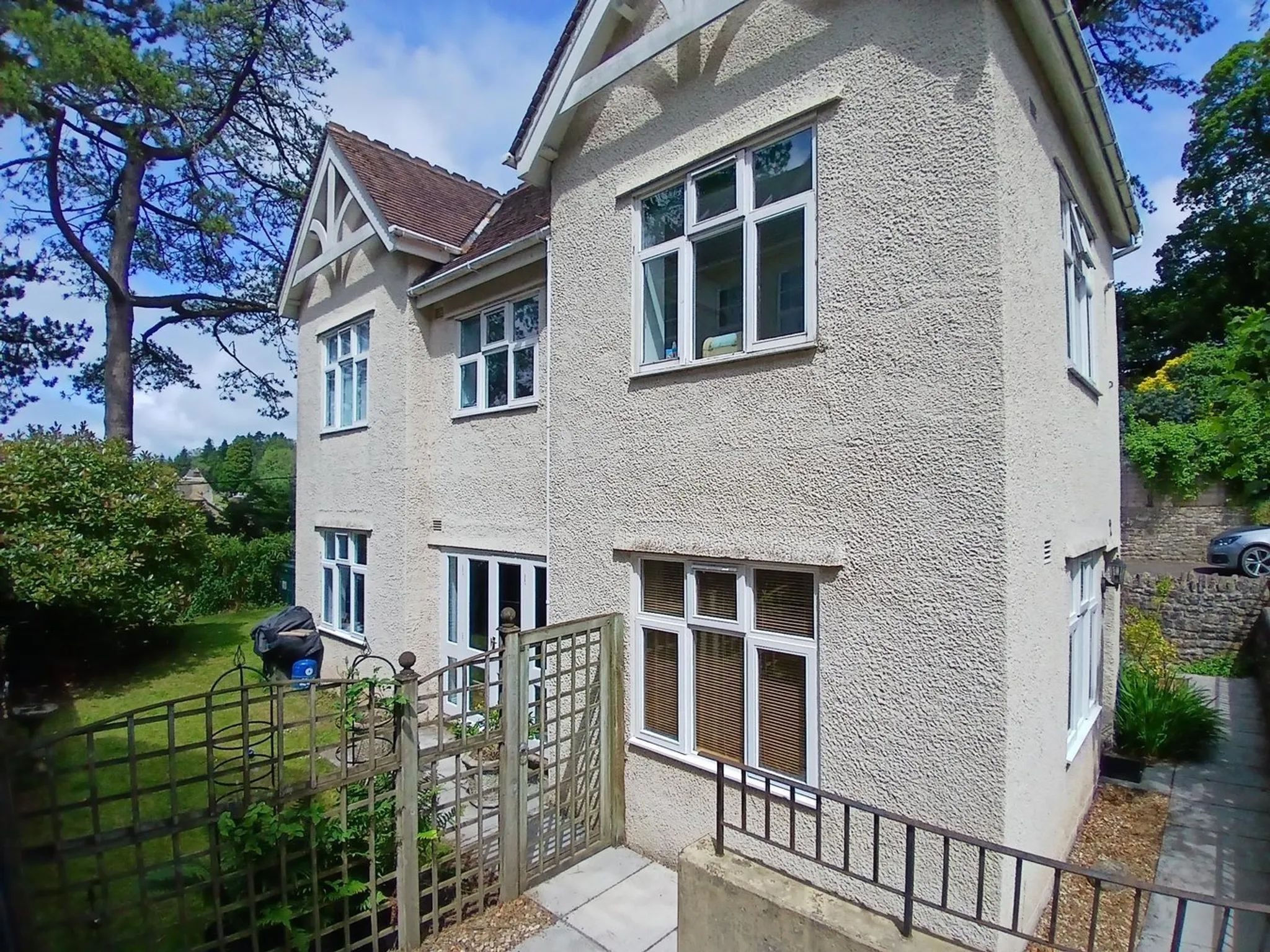 https://mr0.homeflow-assets.co.uk/files/photo/image/44972/8751/_x_/49974288.jpg