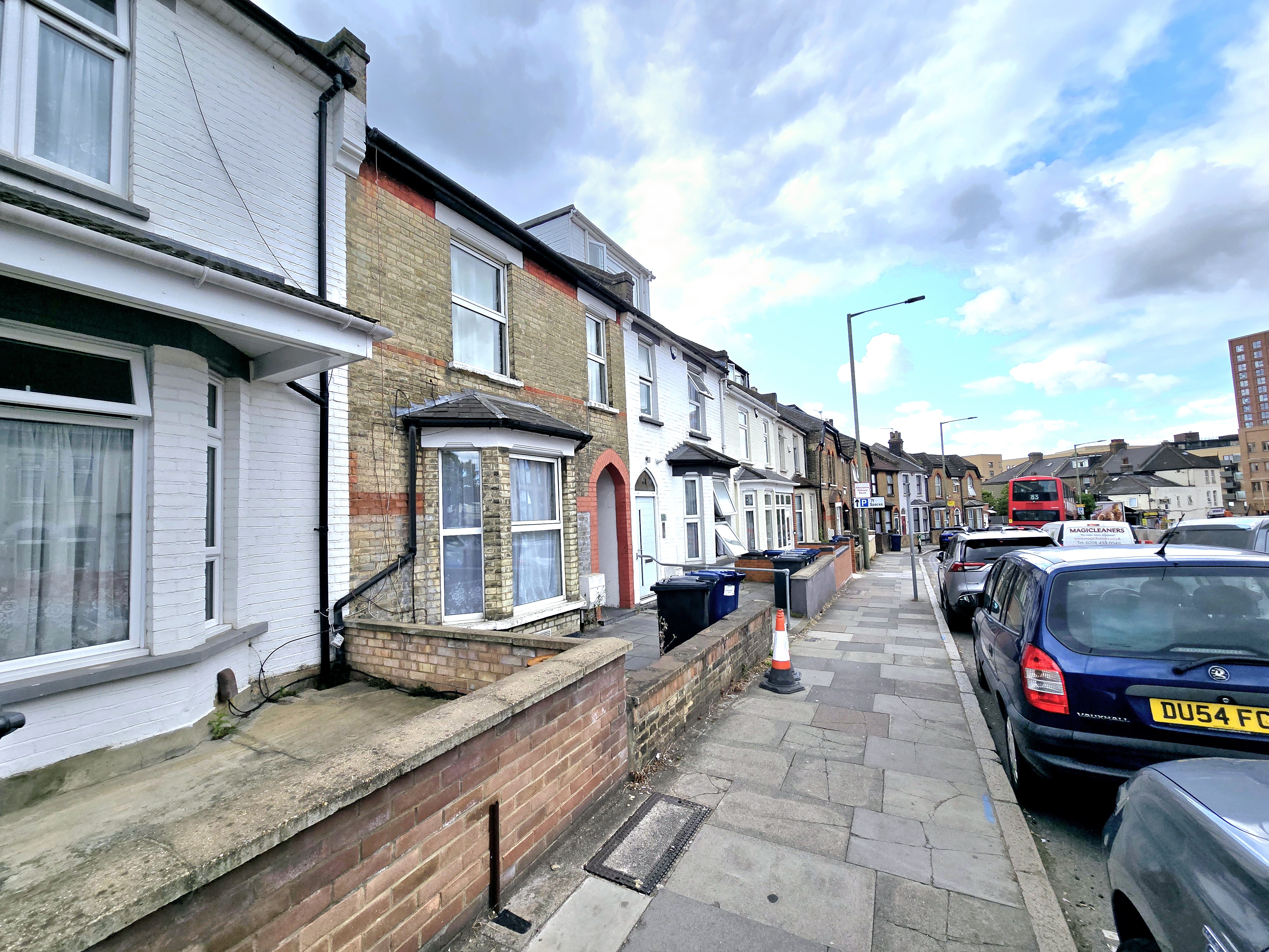 Spacious 4-Bed Terrace with Garden  3 Mins to Hendon Thameslink Image 13