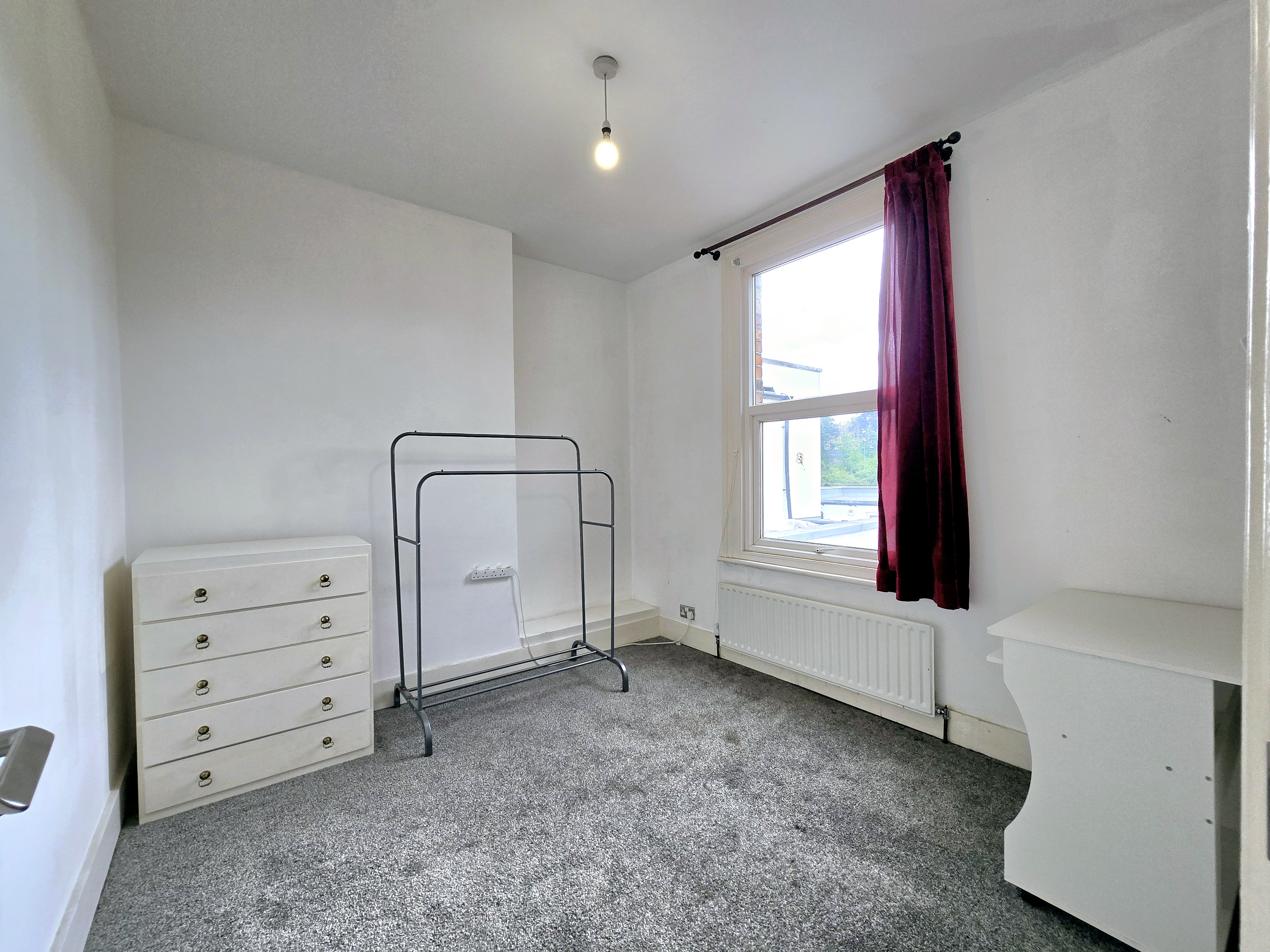 Spacious 4-Bed Terrace with Garden  3 Mins to Hendon Thameslink Image 9