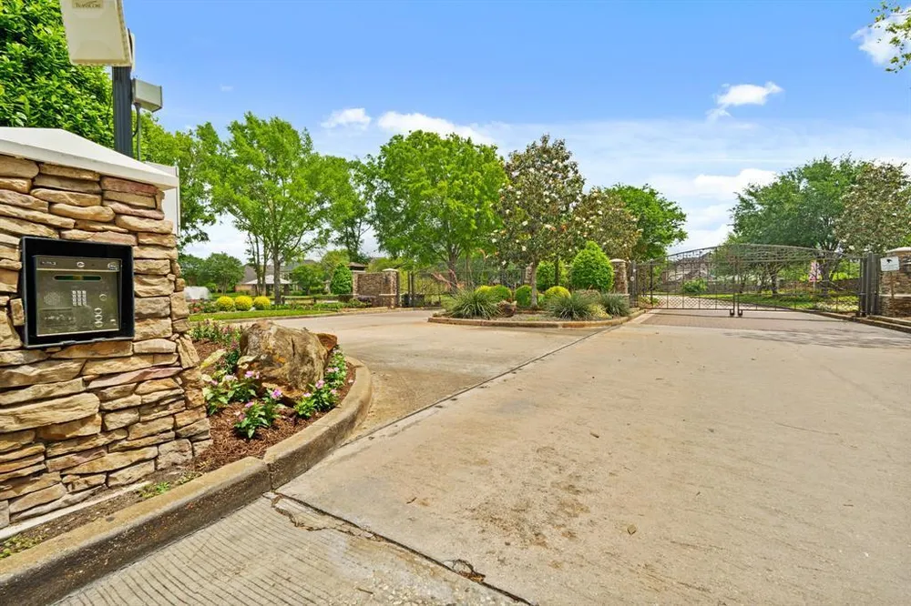 13115 Parkbrook Way Ln, Sugar Land, TX 77498
