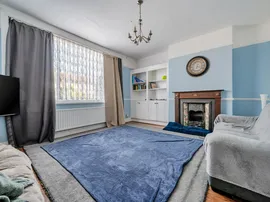 Sittingbourne Avenue, Enfield thumb 3