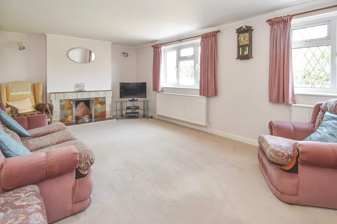 https://mr0.homeflow-assets.co.uk/files/photo/image/45094/1453/_x_/50220704.jpg