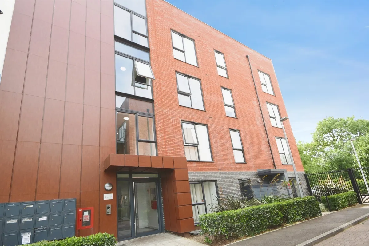 Jackdaw Close, Romford