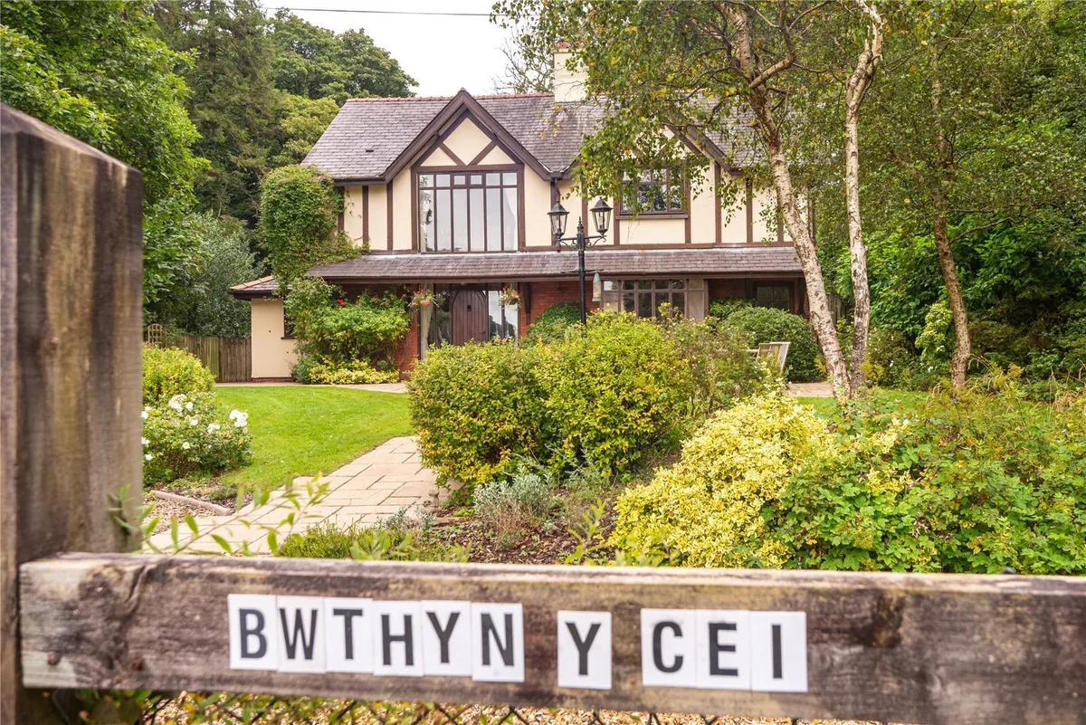 Y Felinheli, Gwynedd, LL56