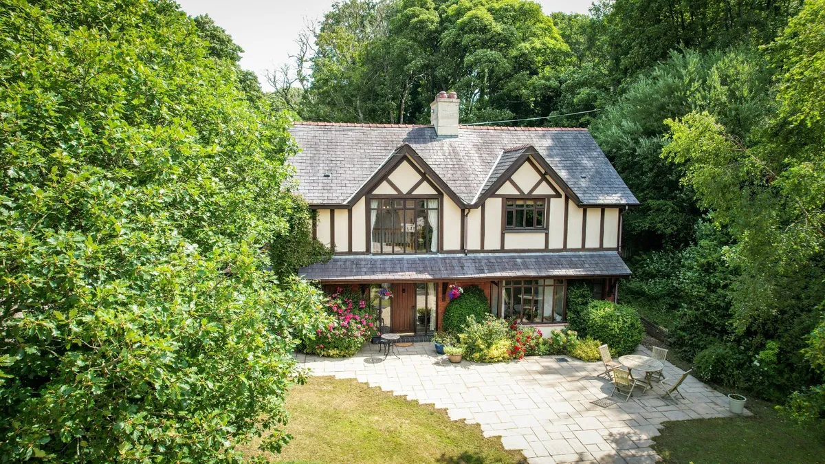 Y Felinheli, Gwynedd, LL56
