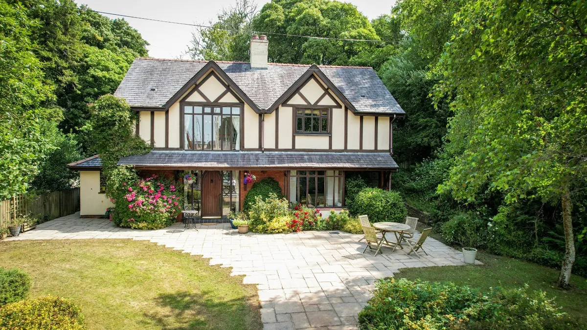 Y Felinheli, Gwynedd, LL56