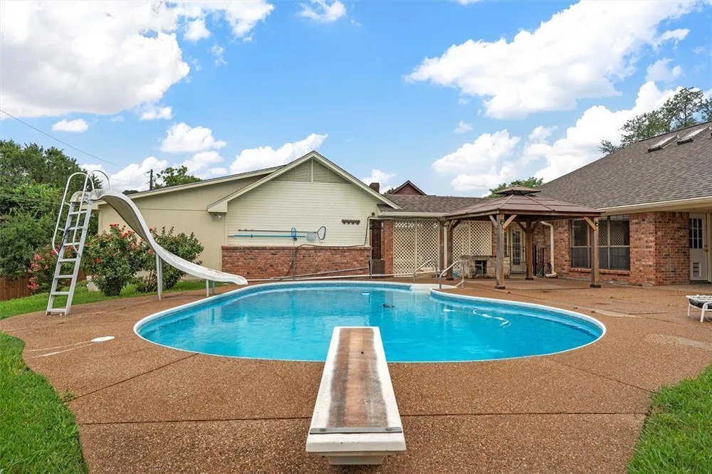 8216 Teakwood Dr, Woodway, TX 76712