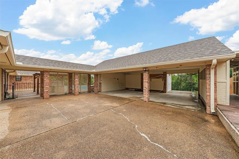 8216 Teakwood Dr, Woodway, TX 76712