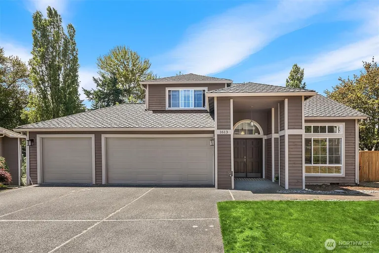 1613 Hoquiam Pl NE, Renton, WA 98059
