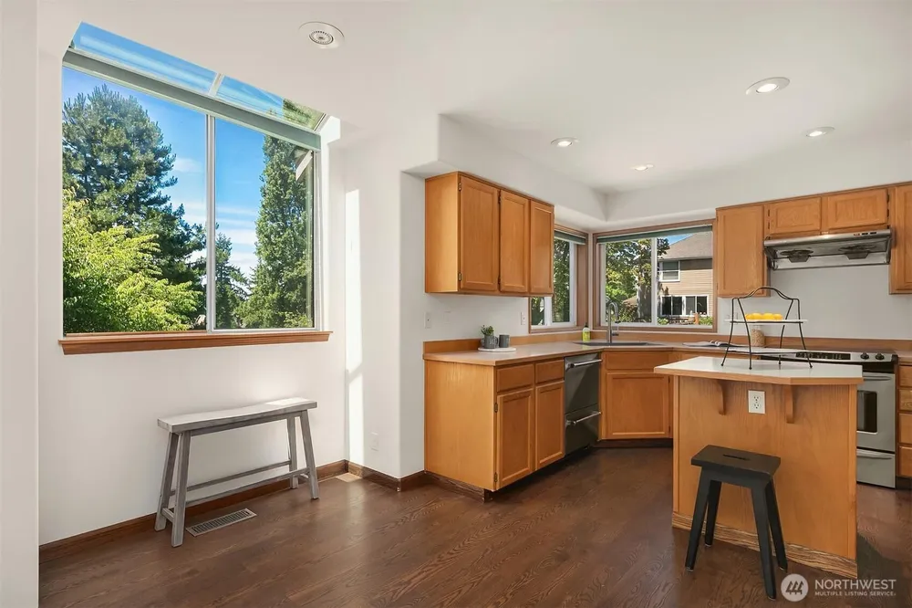 1613 Hoquiam Pl NE, Renton, WA 98059