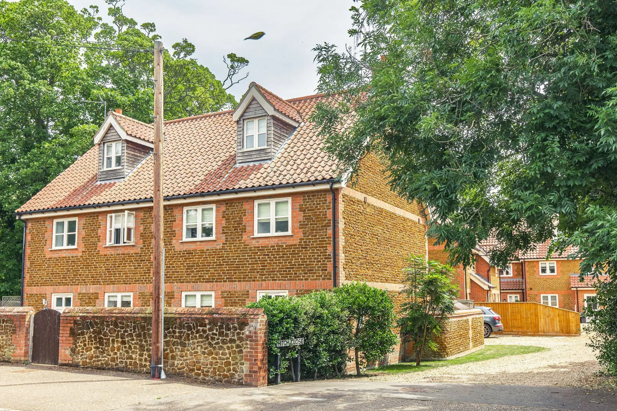 Attractive Carrstone Home In Heacham