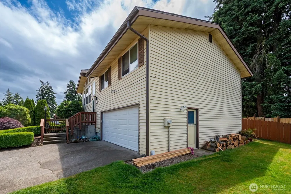 2907 SW 333rd St, Federal Way, WA 98023
