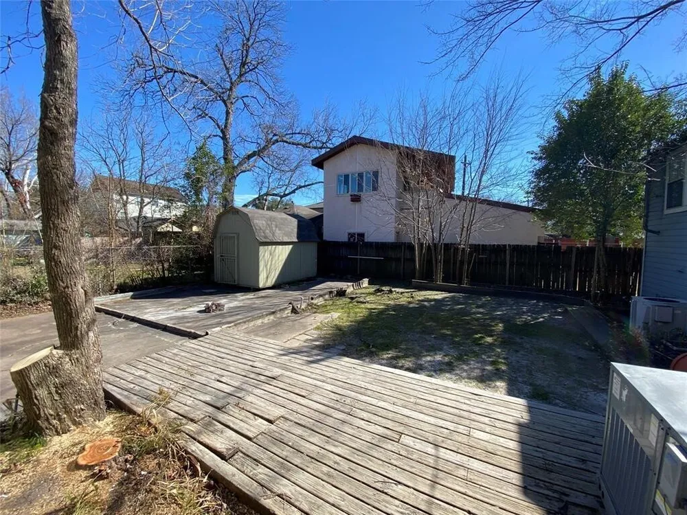 1110 E 27th St, Houston, TX 77009