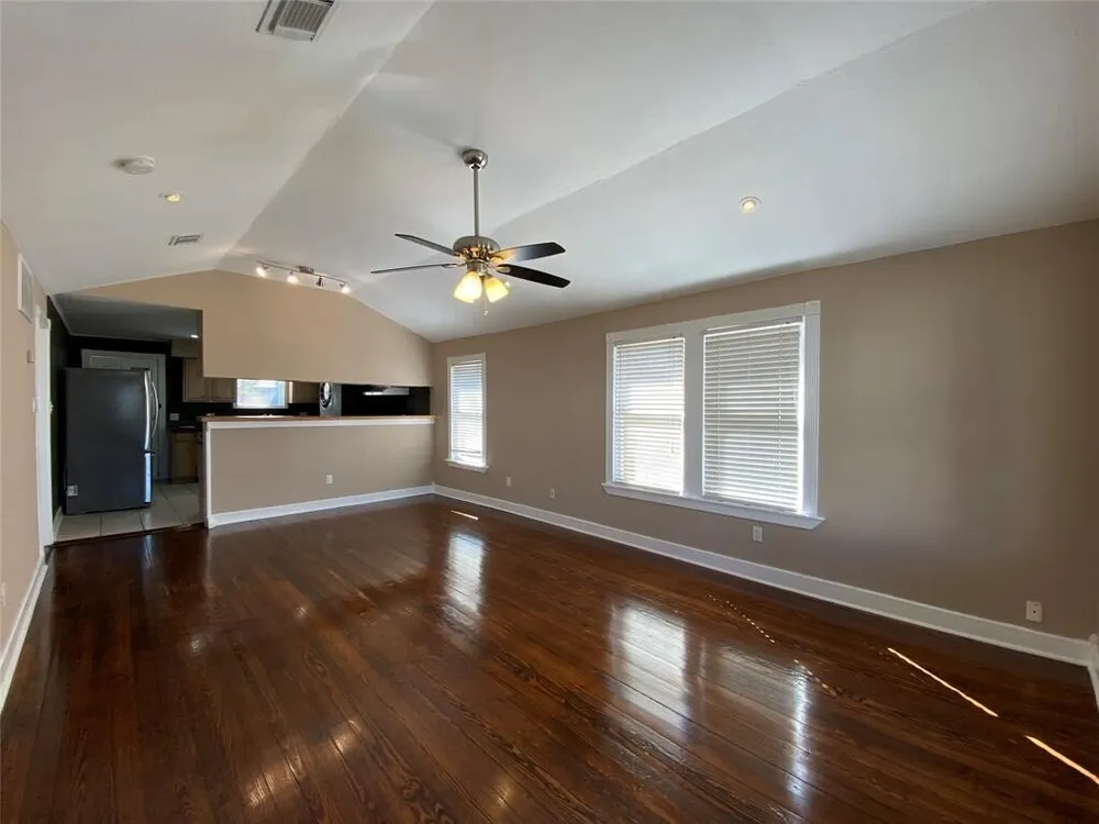 1110 E 27th St, Houston, TX 77009