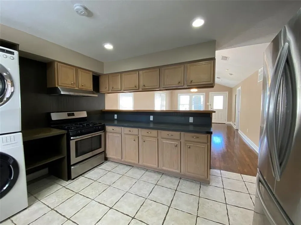 1110 E 27th St, Houston, TX 77009