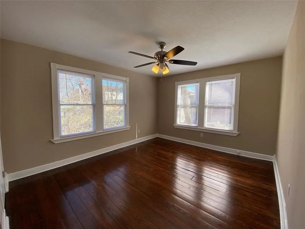 1110 E 27th St, Houston, TX 77009