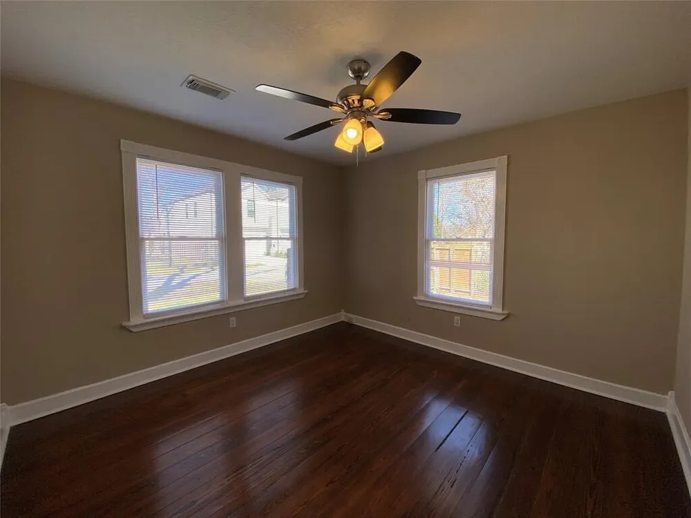 1110 E 27th St, Houston, TX 77009