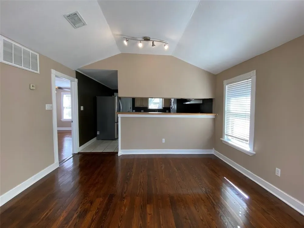 1110 E 27th St, Houston, TX 77009