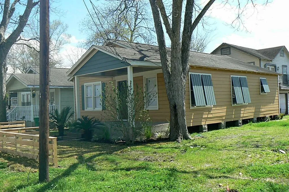 1110 E 27th St, Houston, TX 77009