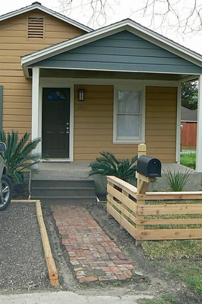 1110 E 27th St, Houston, TX 77009