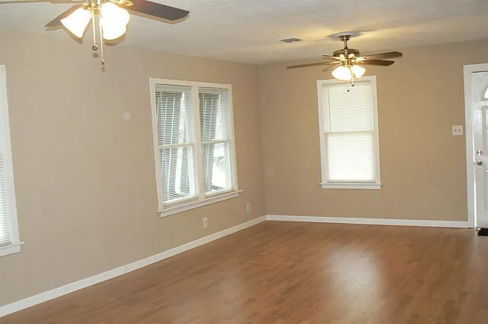 1110 E 27th St, Houston, TX 77009