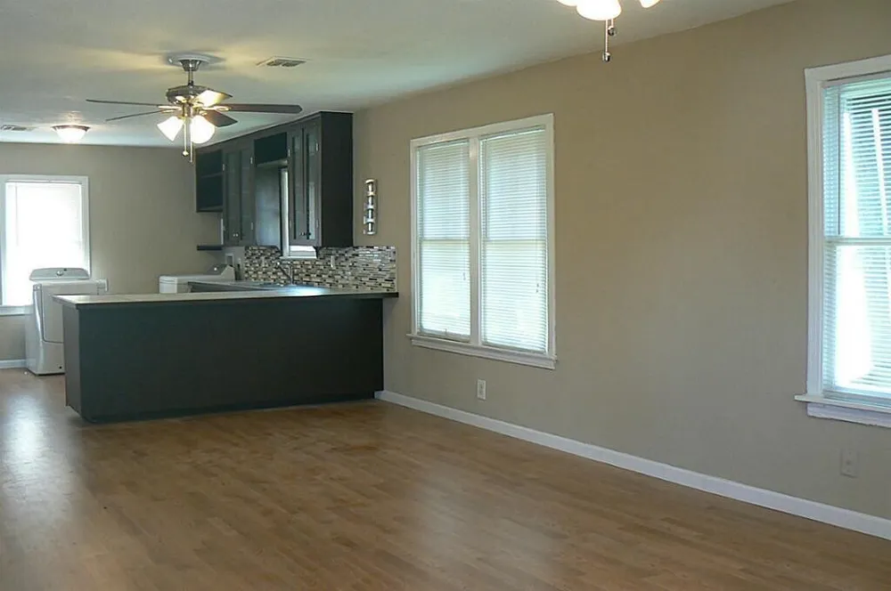 1110 E 27th St, Houston, TX 77009