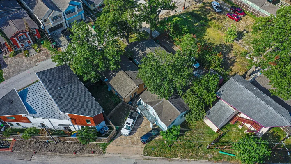 1110 E 27th St, Houston, TX 77009