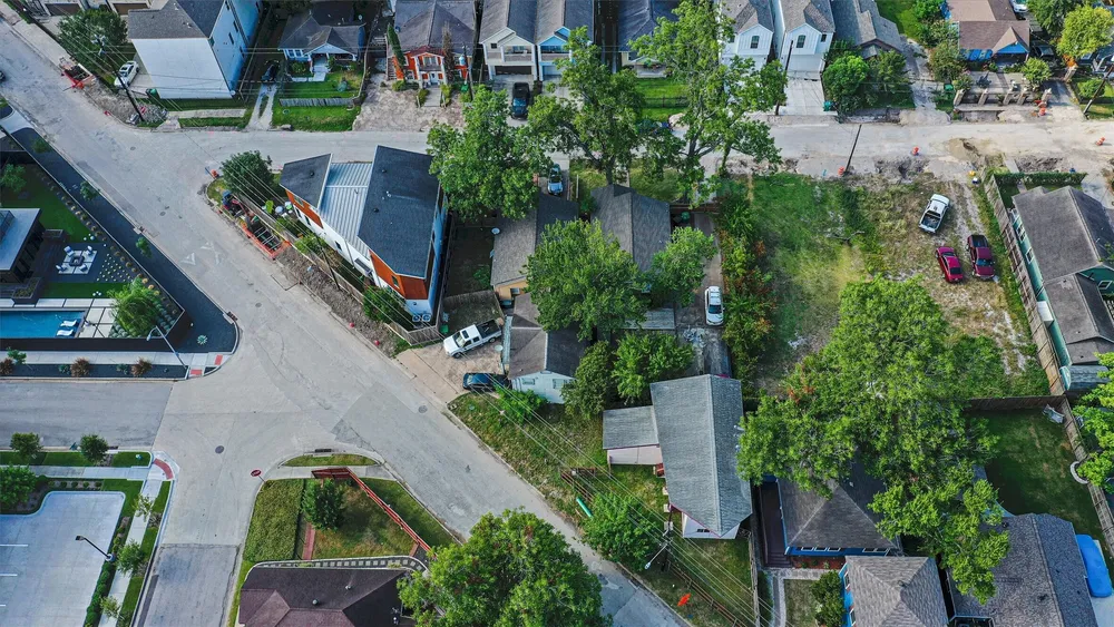 1110 E 27th St, Houston, TX 77009