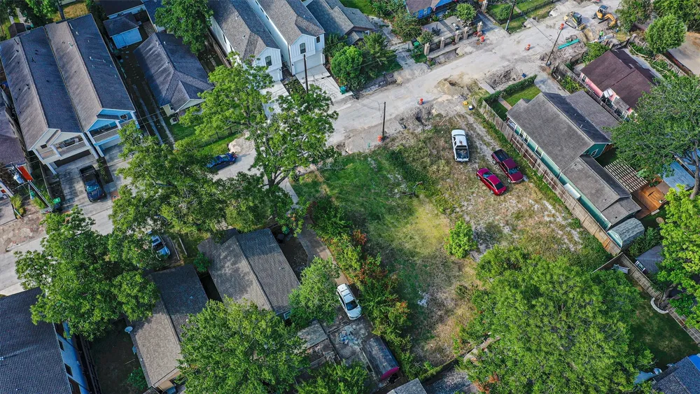 1110 E 27th St, Houston, TX 77009