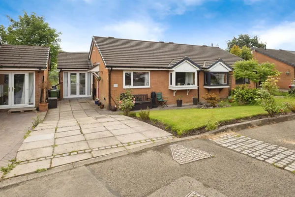 Highfield Drive, ASHTON-UNDER-LYNE, L...