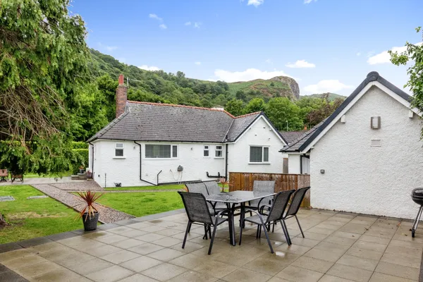 Whinacres, Conwy, LL32