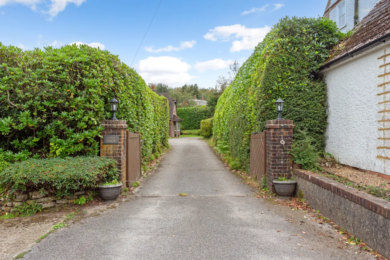 Steepways, Hindhead, GU26 photo 2