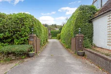 Steepways, Hindhead, GU26 photo 2
