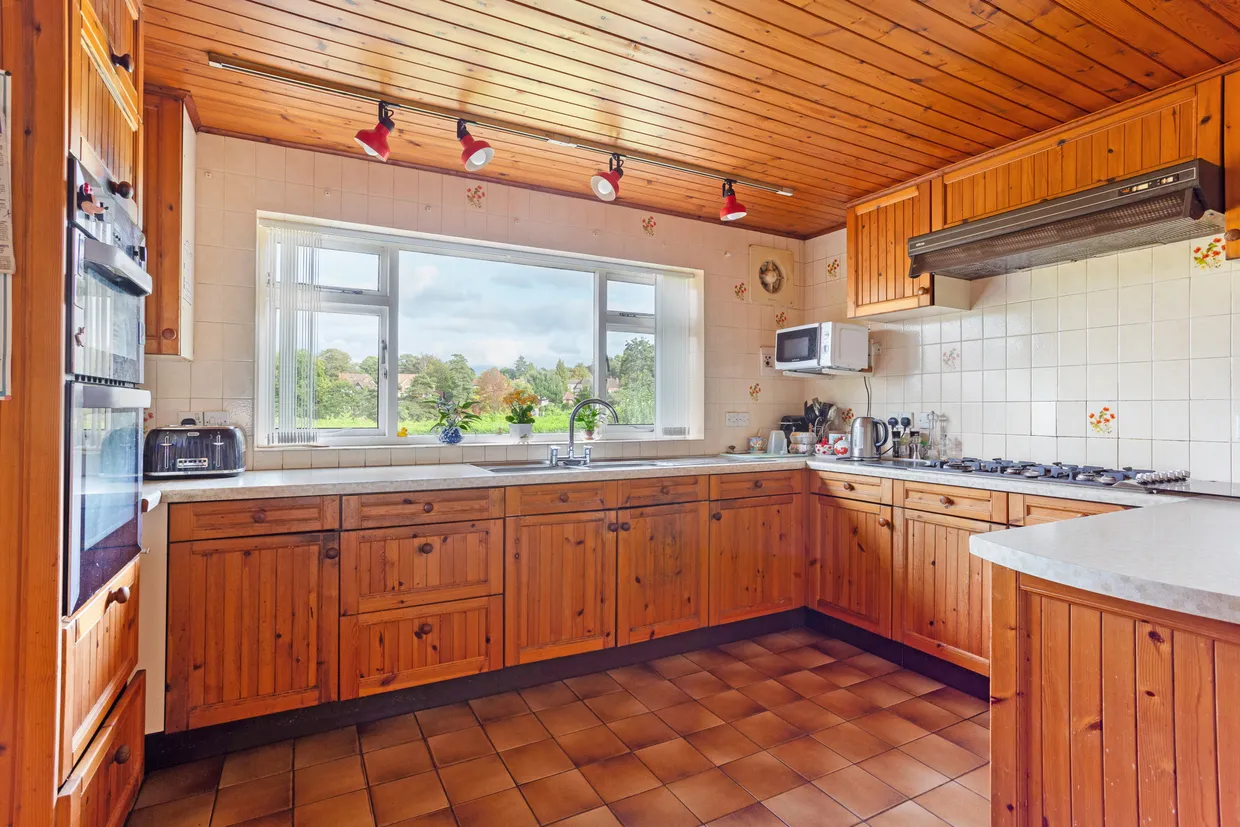 Steepways, Hindhead, GU26 photo 13