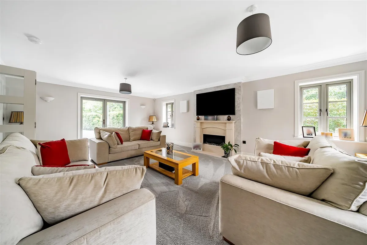Ashlyns Grove, Berkhamsted