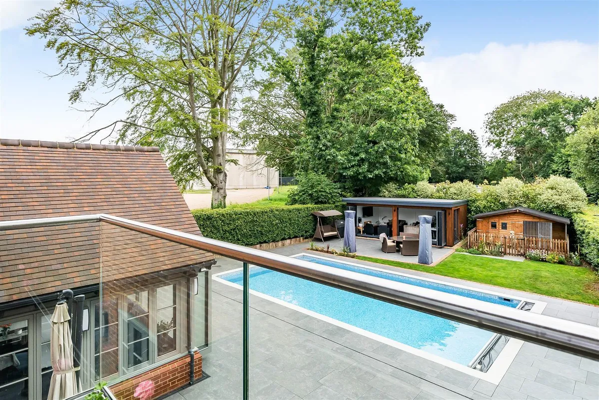 Ashlyns Grove, Berkhamsted