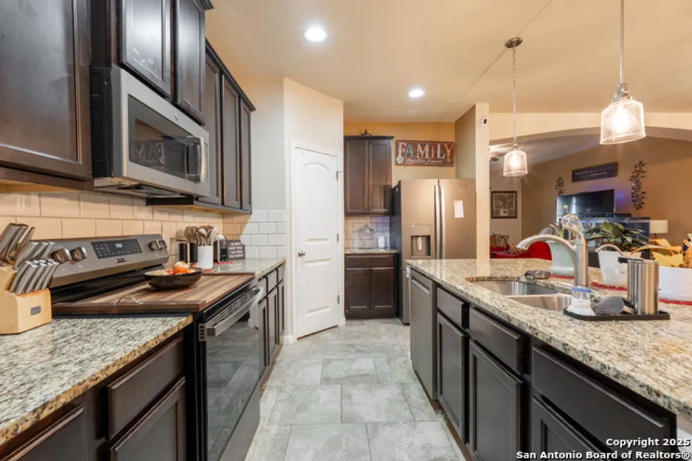 6215 Campfire Cove, Converse, TX 78109