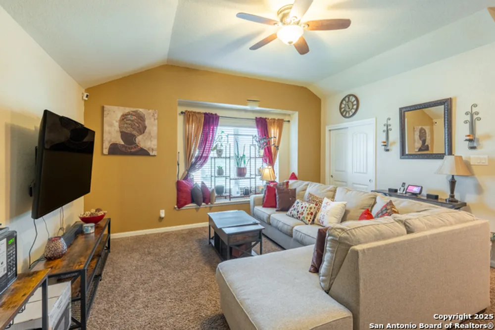 6215 Campfire Cove, Converse, TX 78109