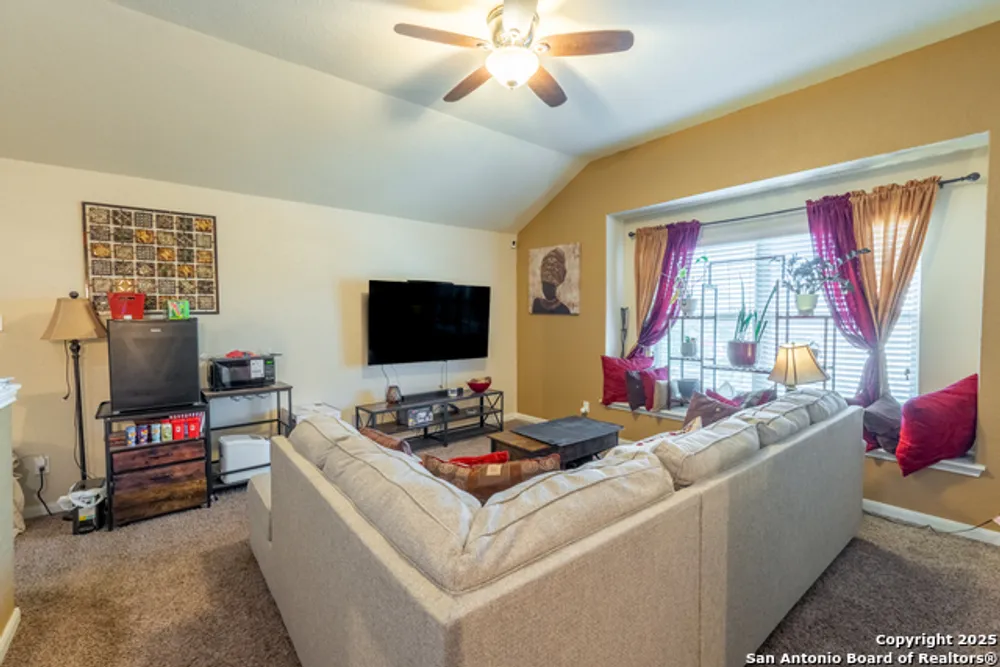 6215 Campfire Cove, Converse, TX 78109